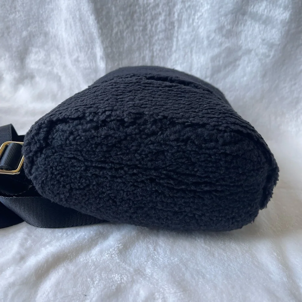 Lululemon City Adventurer Backpack Micro 3L  Fleece Black / Gold